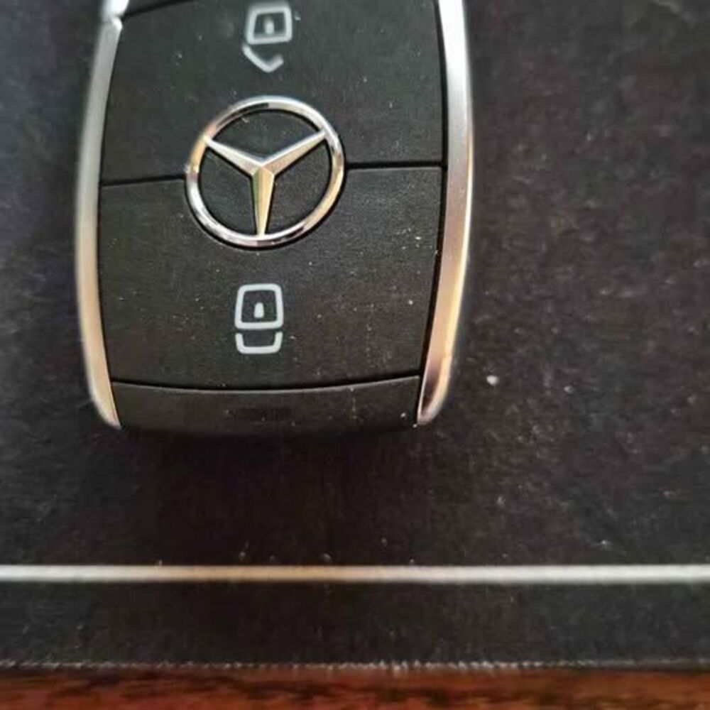 2021 Mercedes-Benz GLB 250 4-Button Key Fob pre-owned